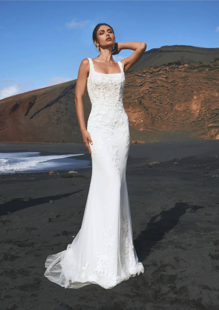 Wedding Gowns for Unforgettable Beach Weddings Image
